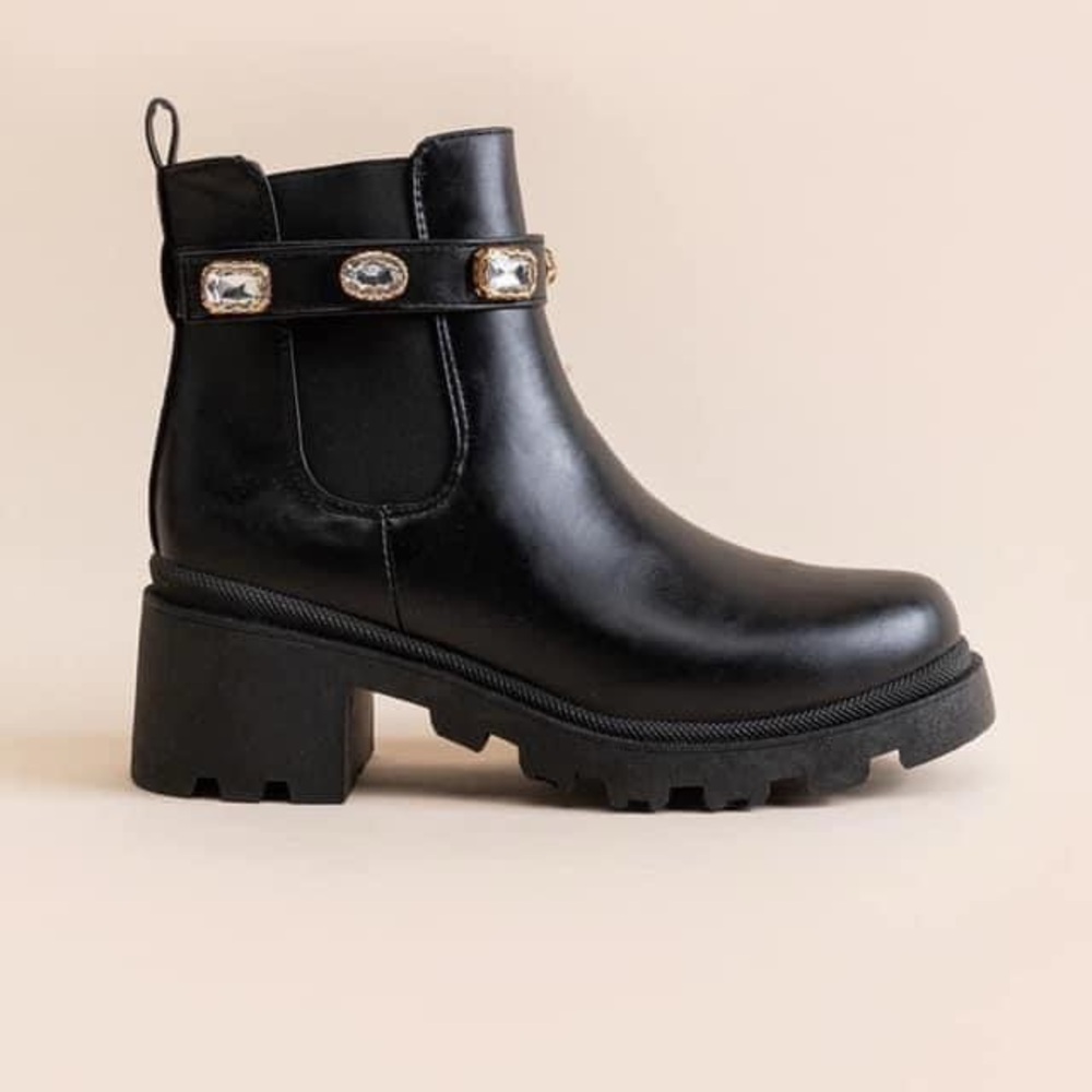 New black boots with rhinestone studded detail! Size 8.5